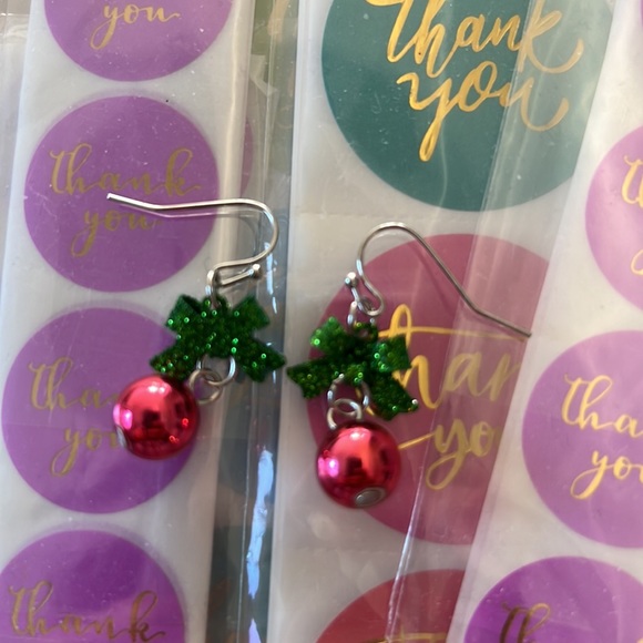 2/25$ Christmas Drop Earrings - Picture 5 of 10